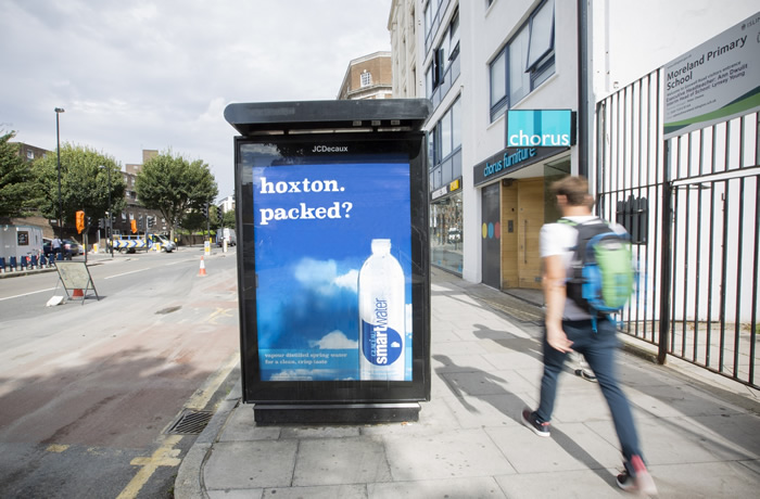 GLACÉAU smartwater is running a geo-targeted ‘hyper-local’ Digital Out-Of-Home (DOOH) campaign which shares tips from celebrities, fashion experts and other influencers with Londoners who are within 500 metres of a beacon-equipped poster site.