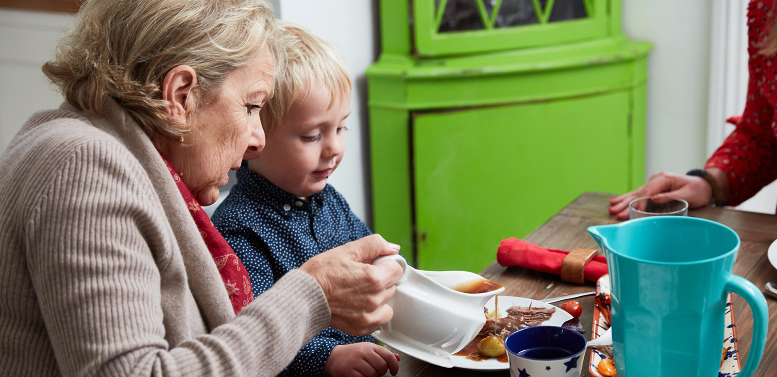 Bisto has launched ‘Open Door Sunday’, a new initiative to encourage neighbours in Britain to enjoy a good meal together and get to know each other. The initiative is part of Bisto’s Together Project to bring people together, and follows Bisto’s ‘Spare Chair Sunday’ campaign in 2015 which encouraged people to volunteer to invite a lonely older person for Sunday lunch.
