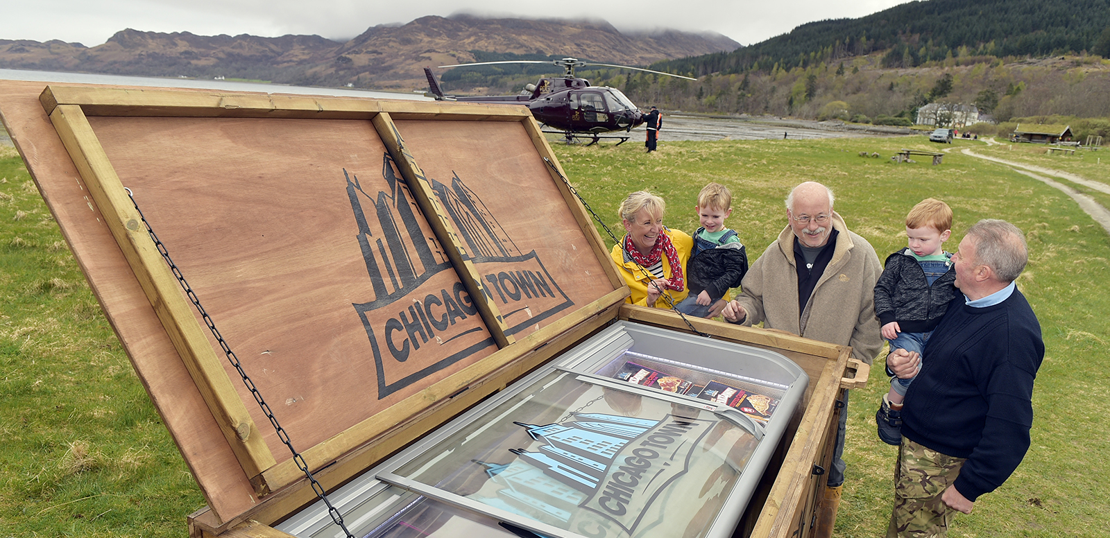 The UK’s No. 1 frozen pizza brand, Chicago Town, has just given residents of the UK’s most remote community, the Scottish village of Inverie on the Knoydart Peninsula, “the ultimate takeaway taste” in a stunt which saw a crate containing a fully-stocked freezer cabinet packed full of Chicago Town’s ‘The Takeaway’ pizza flown in by helicopter and landed in a local field.